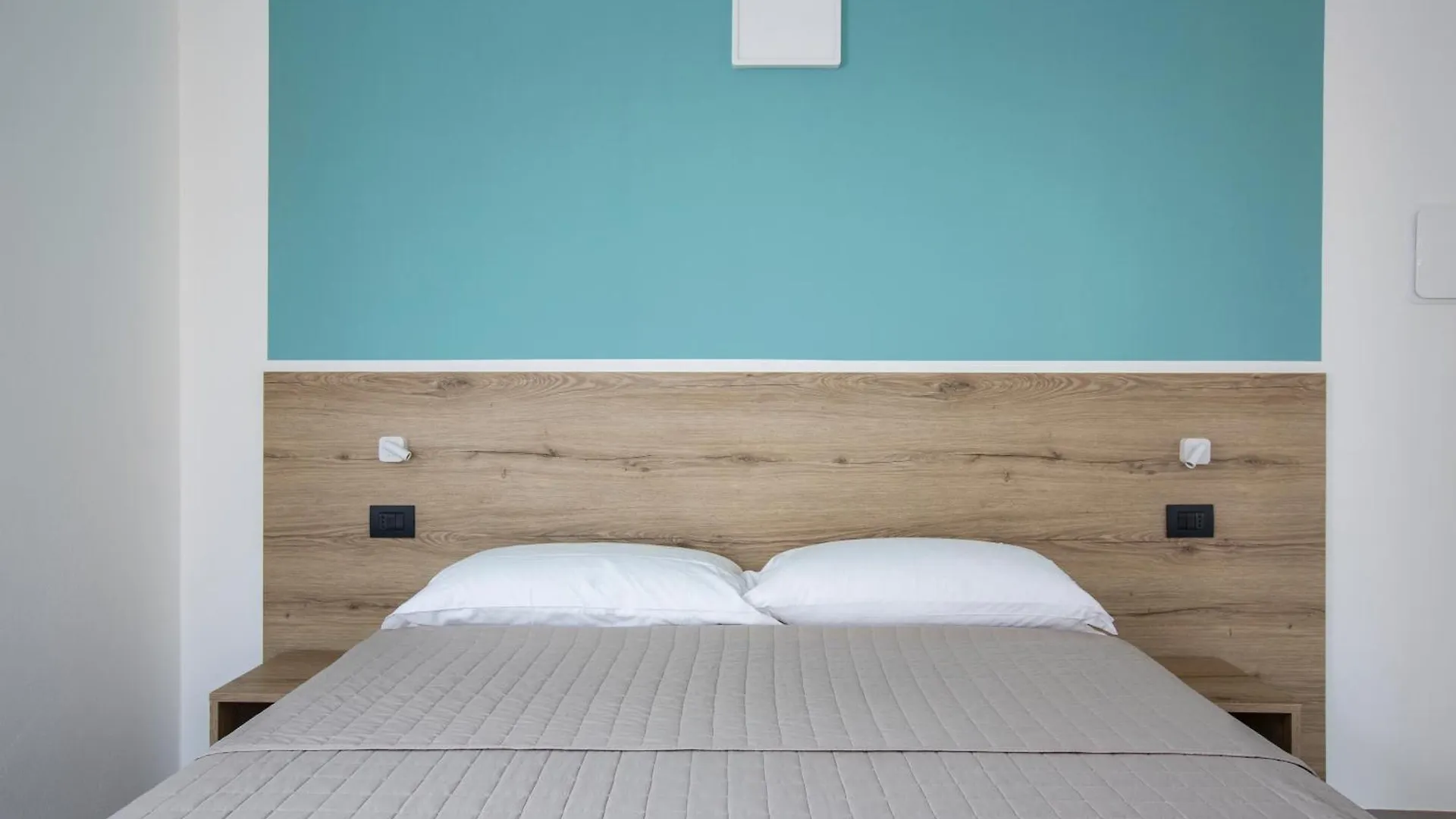 Bed & Breakfast La Guest House Di Piazza Motta Albese Con Cassano Italia