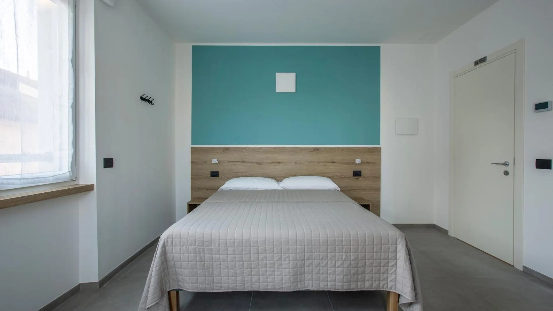 Bed & Breakfast La Guest House Di Piazza Motta Albese Con Cassano