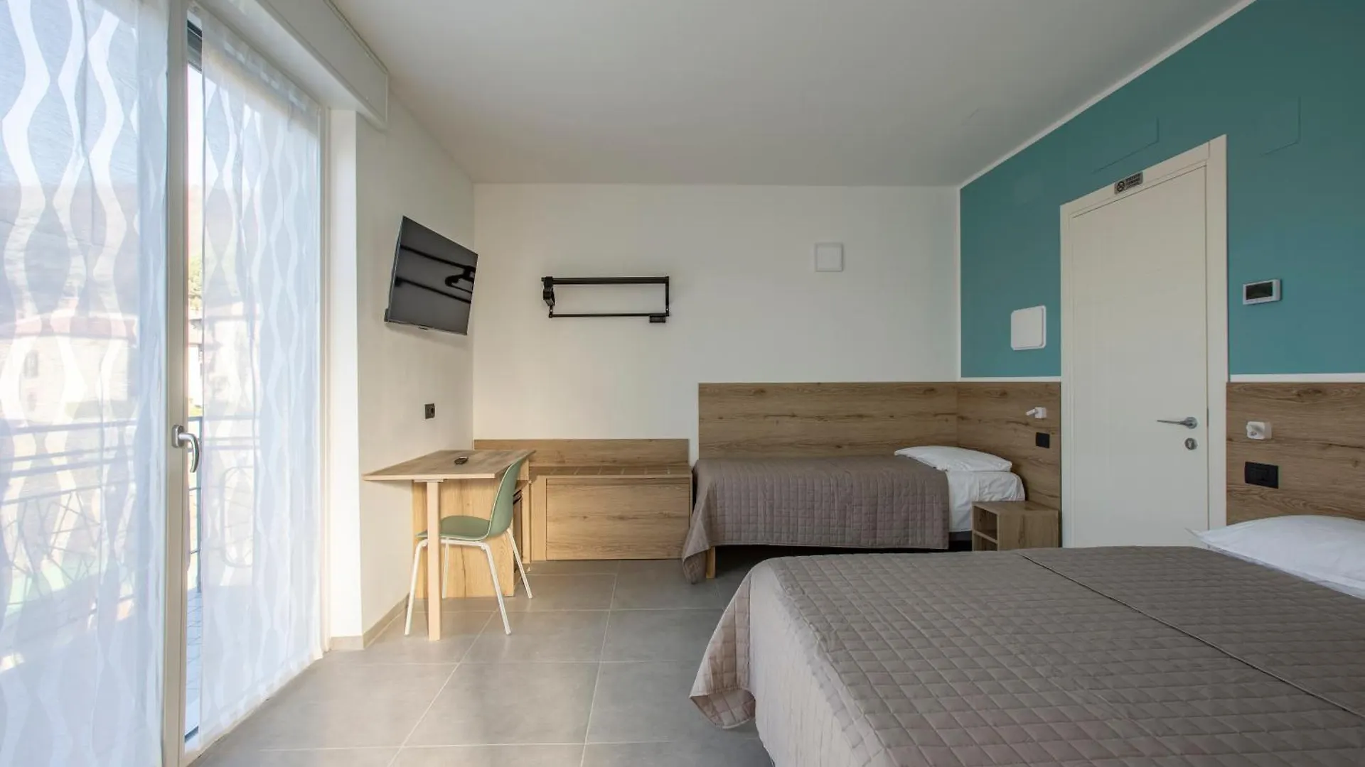 Bed & Breakfast La Guest House Di Piazza Motta Albese Con Cassano