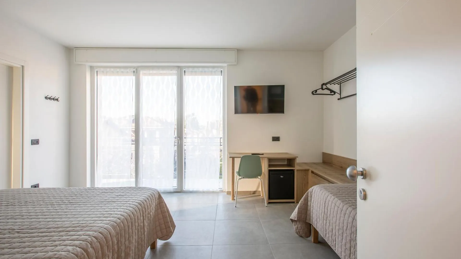 Bed & Breakfast La Guest House Di Piazza Motta Albese Con Cassano