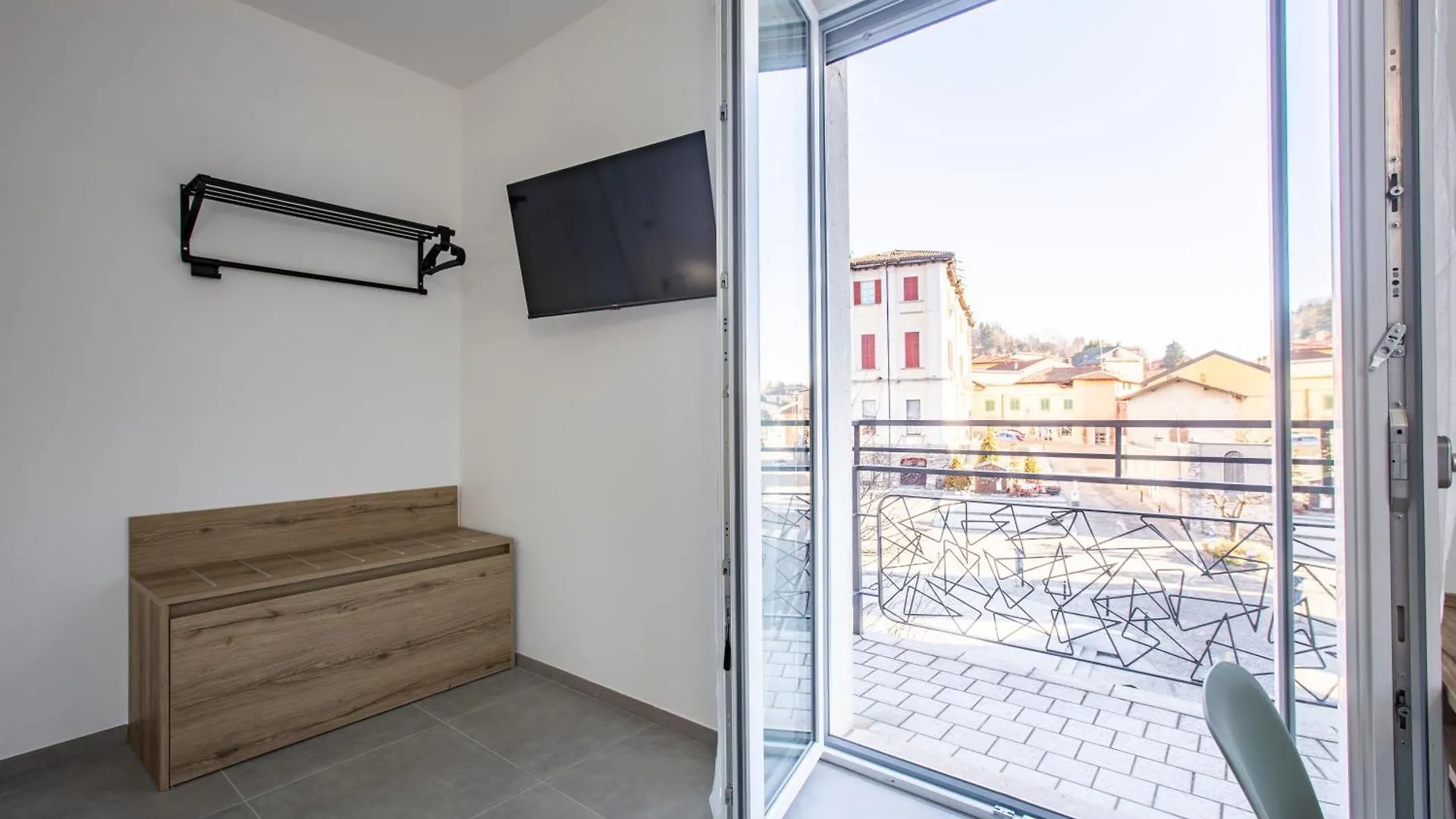 La Guest House Di Piazza Motta Albese Con Cassano 0*,  이탈리아