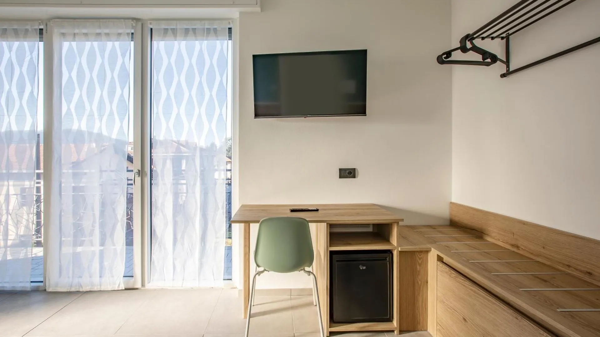 La Guest House Di Piazza Motta Albese Con Cassano 0*,