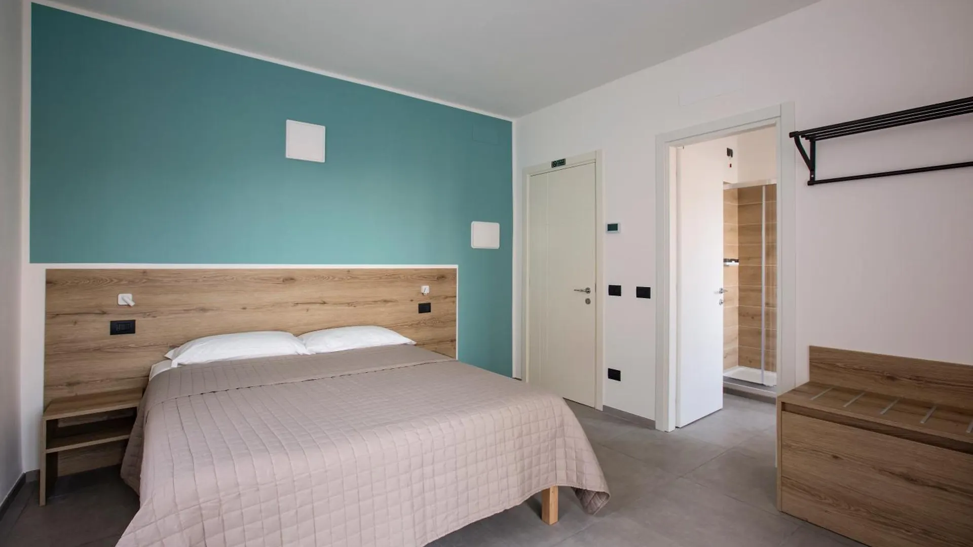 La Guest House Di Piazza Motta Albese Con Cassano 0*,